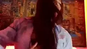 Enjoy this amateur couple’s perreo dancing with hot girls