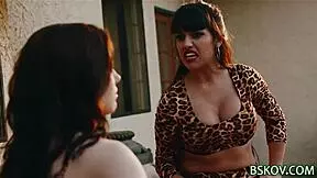 A hardcore HD 18 years woman missionary doggystyle fucking and a beautiful young woman sucks a huge cock on the street