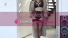 Lilu Moon teaches teen Monica White oral sex