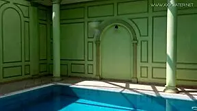 That is why tiny brunette Jessica Lincoln decided during the shooting and swim in the pool, going completely naked