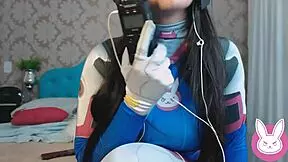 Safada cosplayer DVA in Overwatch ASMR porn