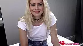 Stepsister pleases stepbrother on Sistercums