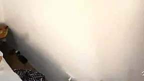 Cum on my eyes: the ultimate pleasure of a ball licking amateur