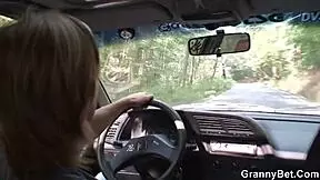 Old slut got banged by a stranger in his car