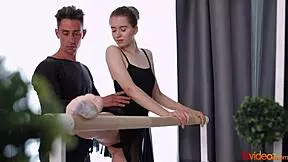 18videoz - The hot ballerina Clockwork Victoria danced in the studio for excitement