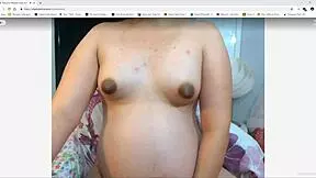 Pregant beauty Mizukiimoon caressed her belly while on cam