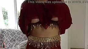 An Arabic girl knows what to do with her hands in ass