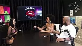 Sex in the elevator, an unforgettable situation