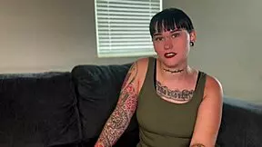 A sex therapist helps a couple to find the secret of good sex