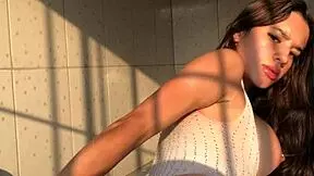 Who wants to eat my pussy and fuck my cunt?